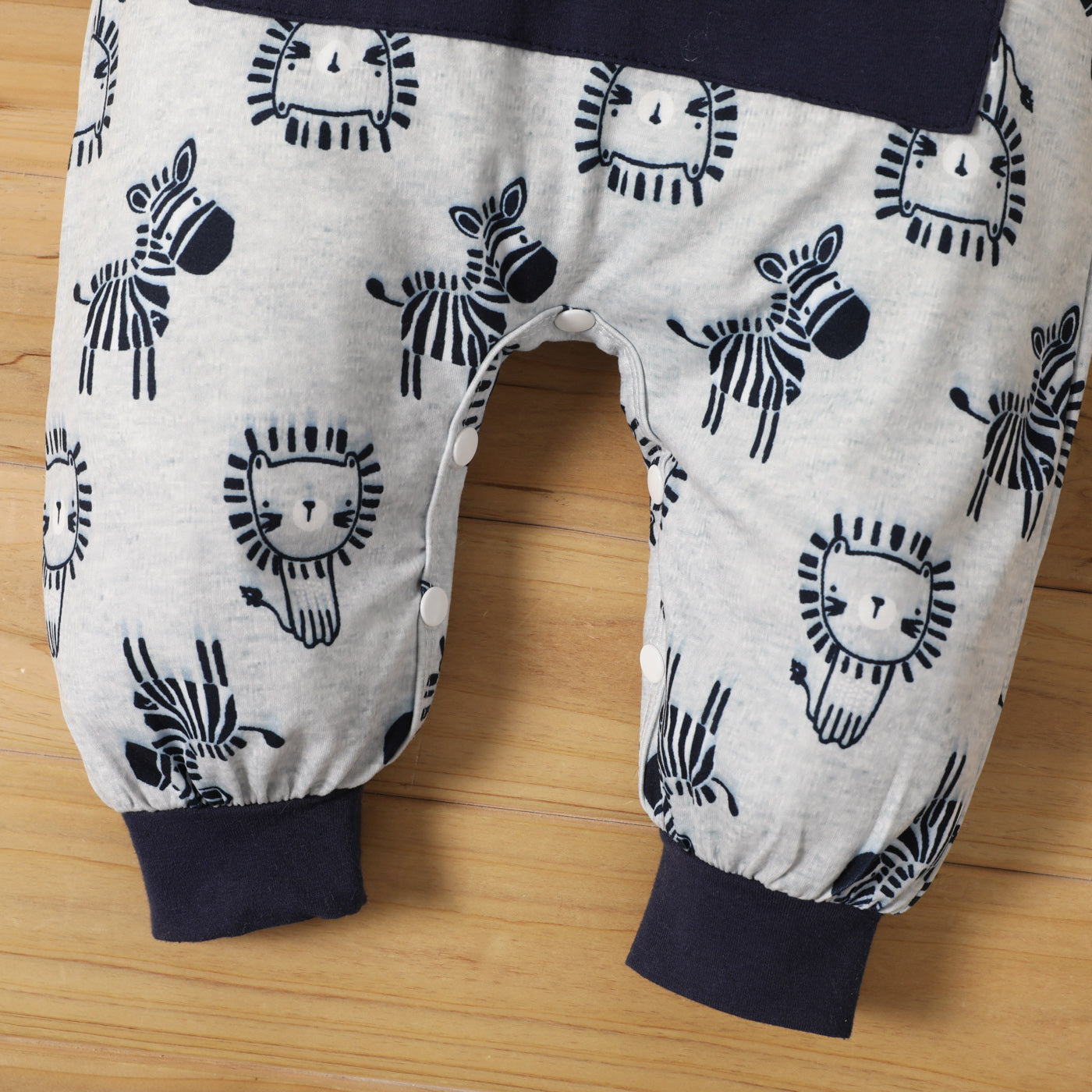 2pcs Cartoon Lion and Zebra Print Grey Baby Striped Long-sleeve Jumpsuit Set